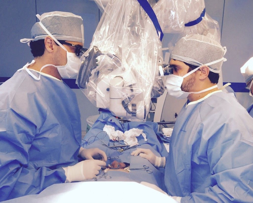 Dr. Conrado Alvarenga realizando varicocelectomia microcirúrgica – Microscópio Pentero Zeiss